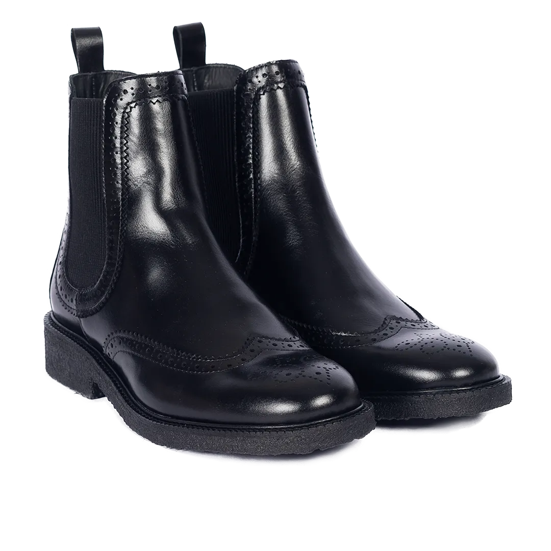 Boot with decorative brogue pattern