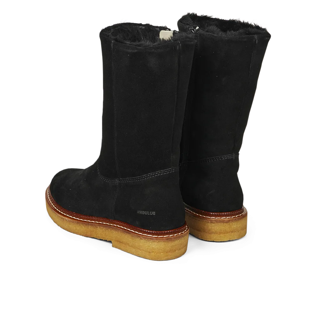 Boot with wool lining