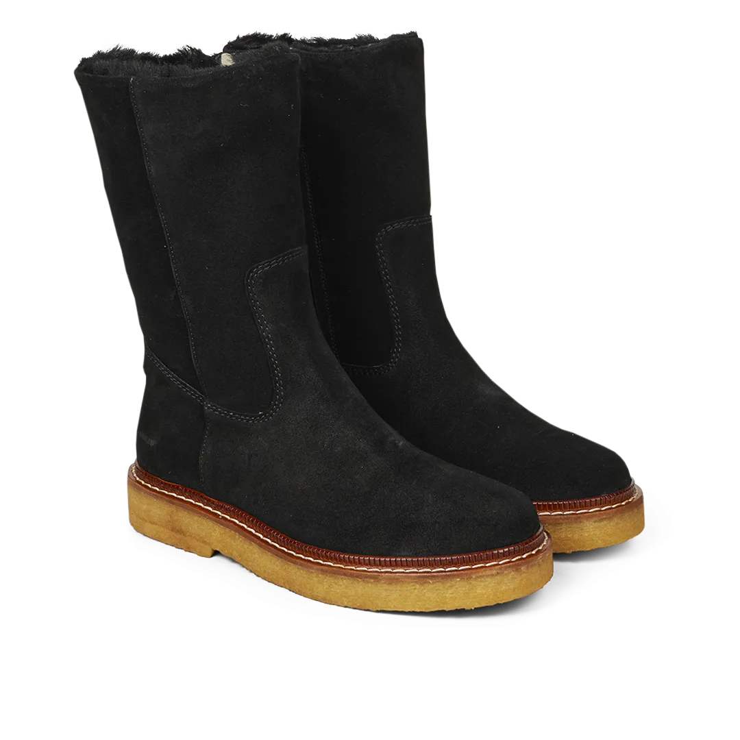 Boot with wool lining