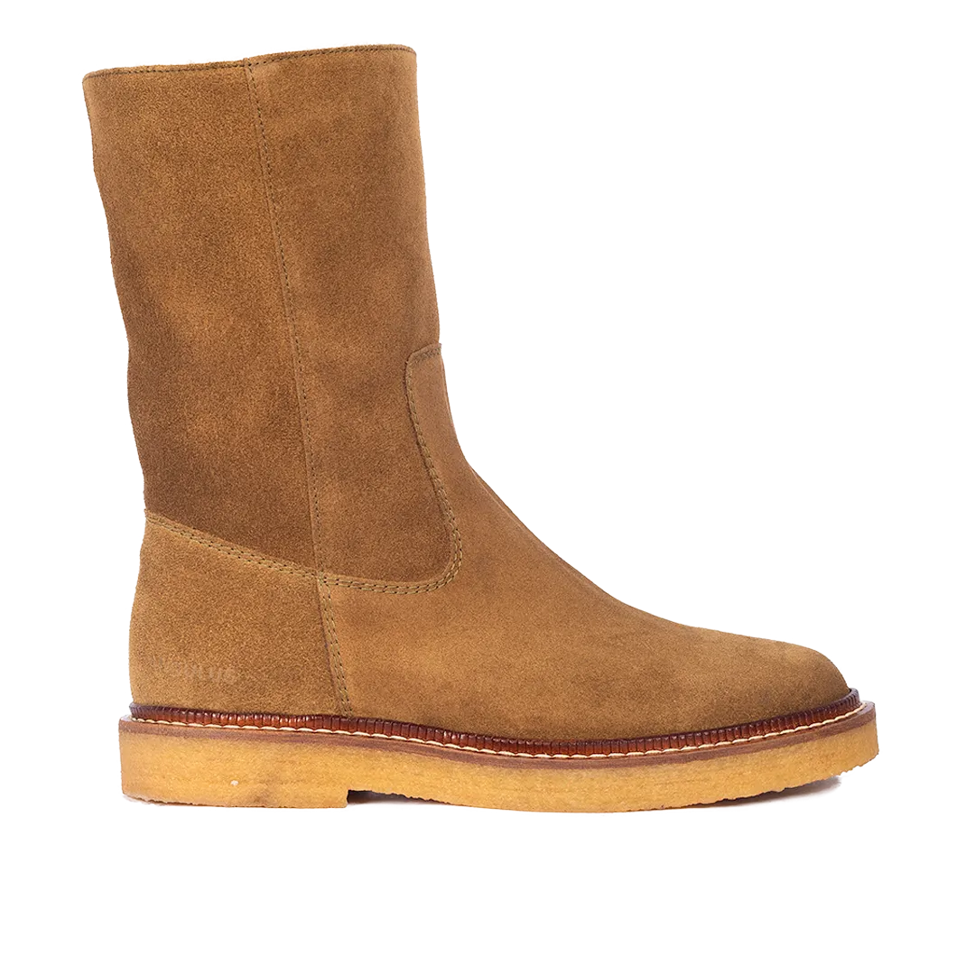 Boot with wool lining
