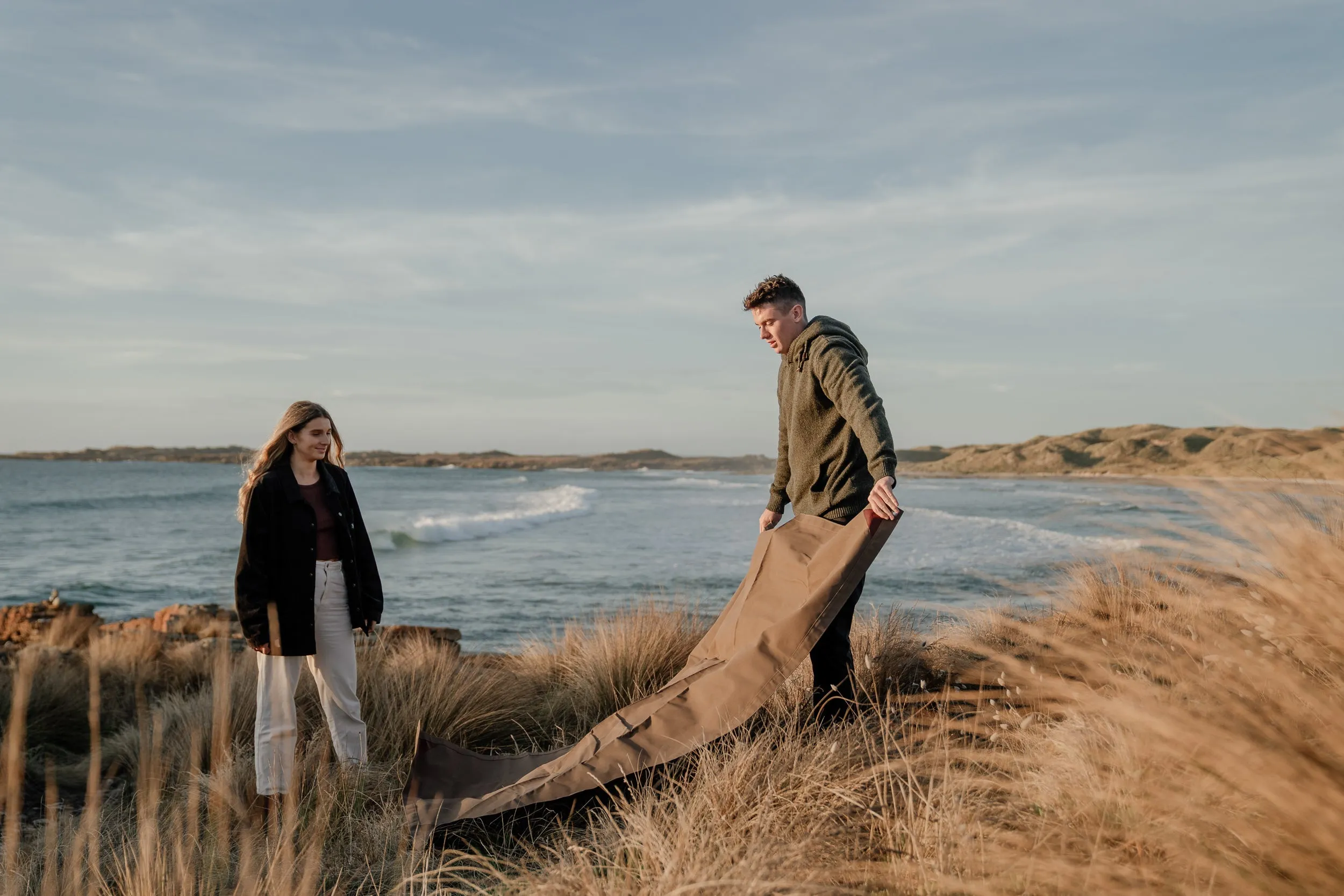 Canvas field blanket in kelp brown