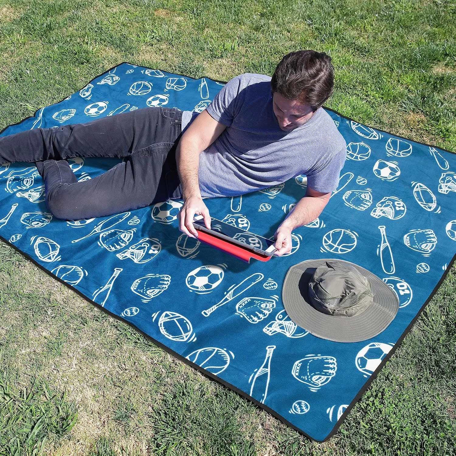 Catalonia Waterproof Stadium Blanket, Windproof Wearable Poncho for Football Sideline & Sports Events for Fans, Portable, Durable Outdoor Blanket for Camping & Tailgating