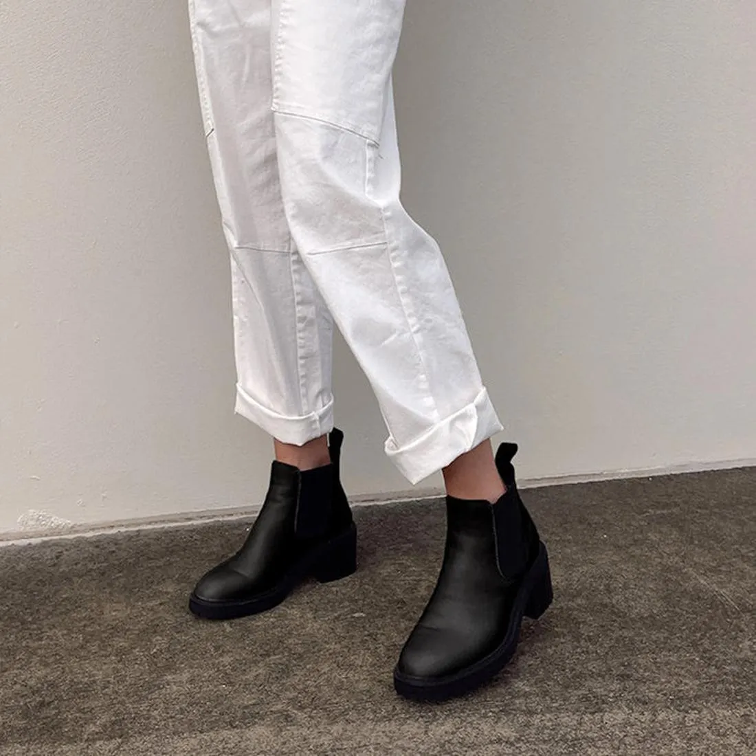 EMU Clare Leather Ankle Chelsea Block Heeled Boot Black