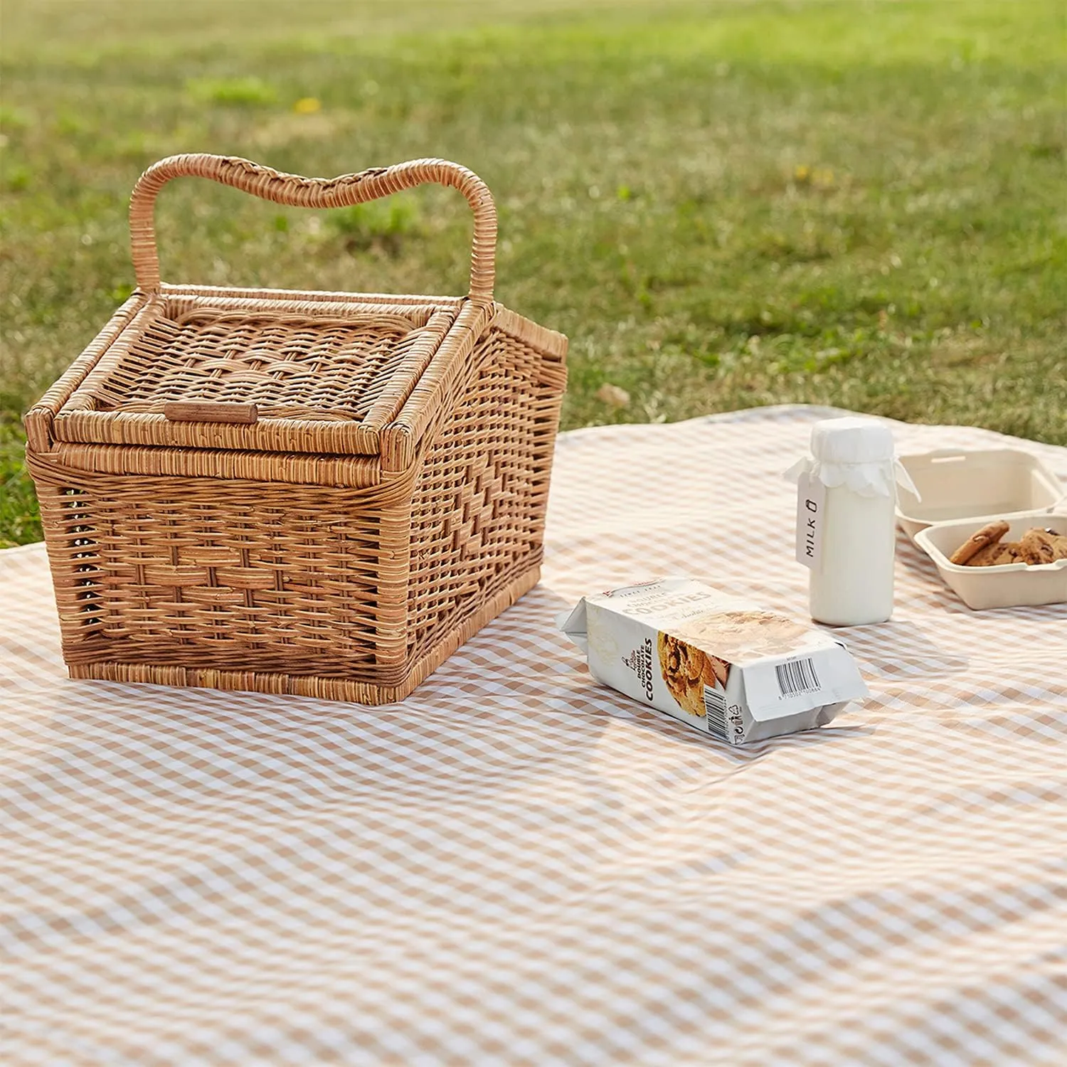 ESLA Cute Gingham Picnic Blanket, Waterproof Foldable, in Large 80x60in and Extra Large 80x80in, Portable Compact Beach Blanket, Oversized XL Outdoor Mat, Tan Gingham