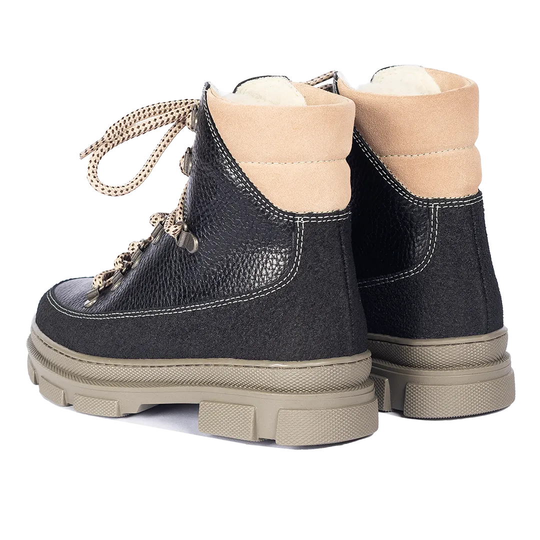 Leather lace-up boot with soft wool lining
