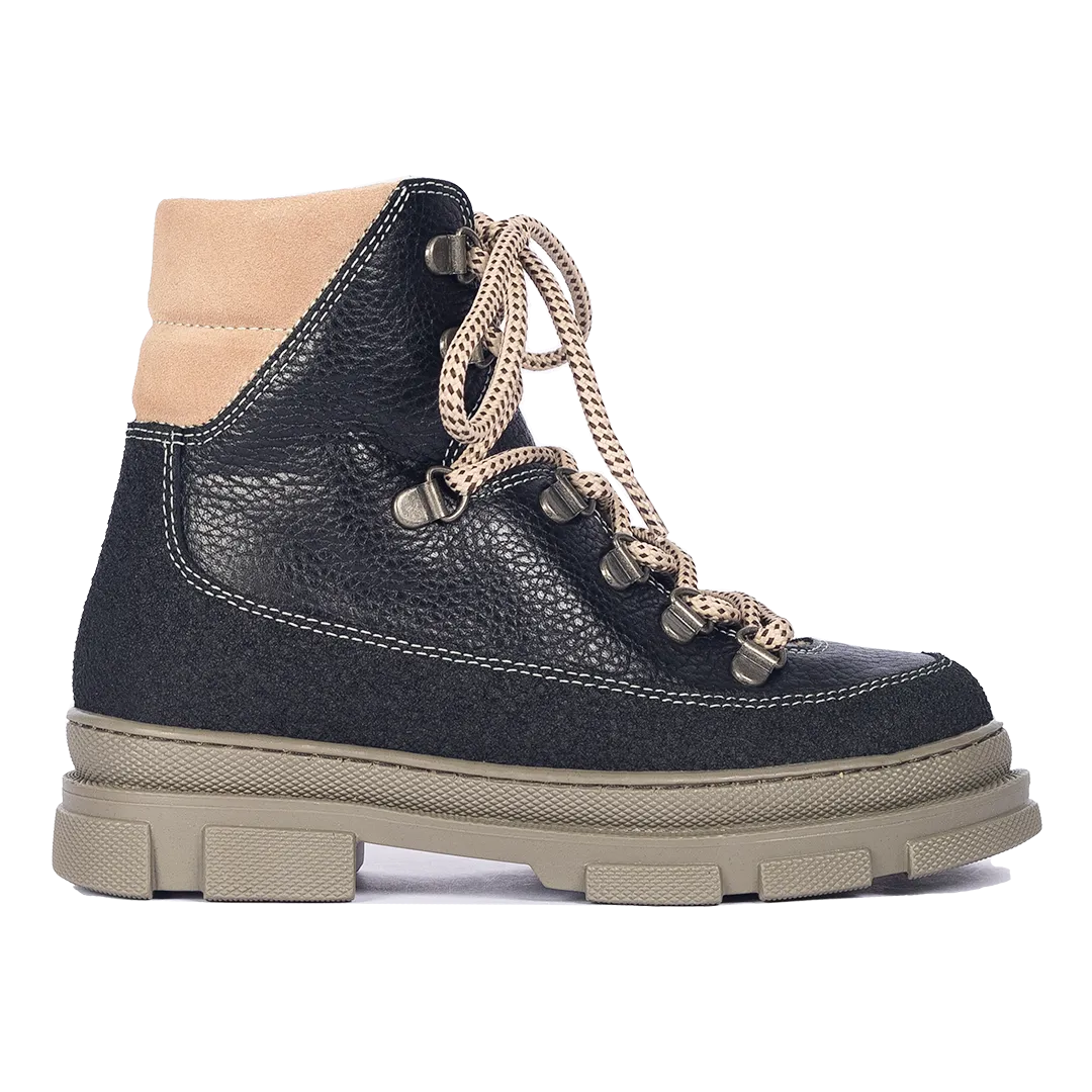 Leather lace-up boot with soft wool lining