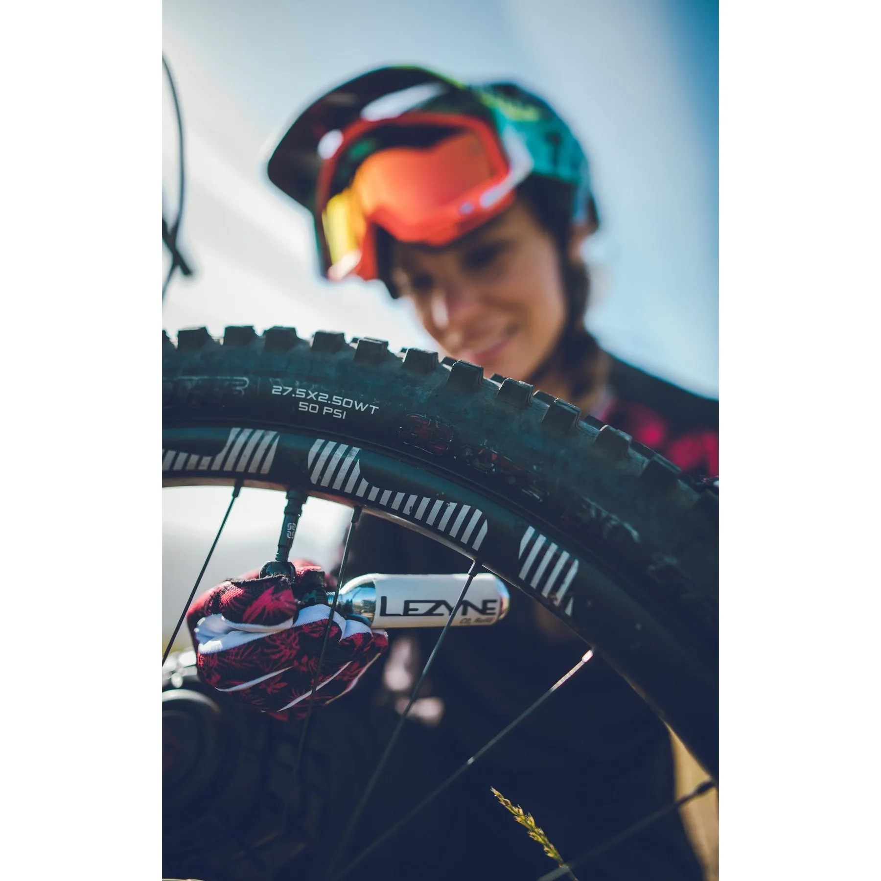 Lezyne Twin Kit Bicycle C02 & Tire Repair Kit. Includes Twin Speed CO2 Inflator, 2 Threaded CO2 Cartridges 25g, and Lever Kit