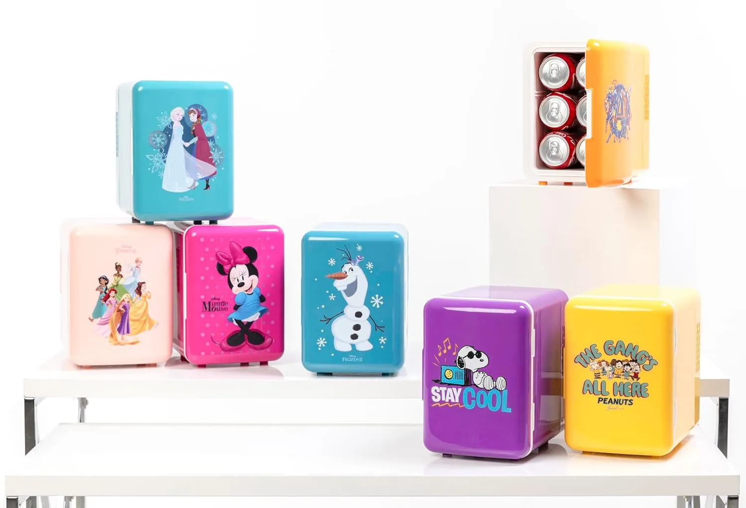 Peanuts - Mini Fridge, Small Cooler for Drinks & Snacks, or Skincare Refrigerator - Christmas Gifts (6 Cans, Snoopy Puffer)