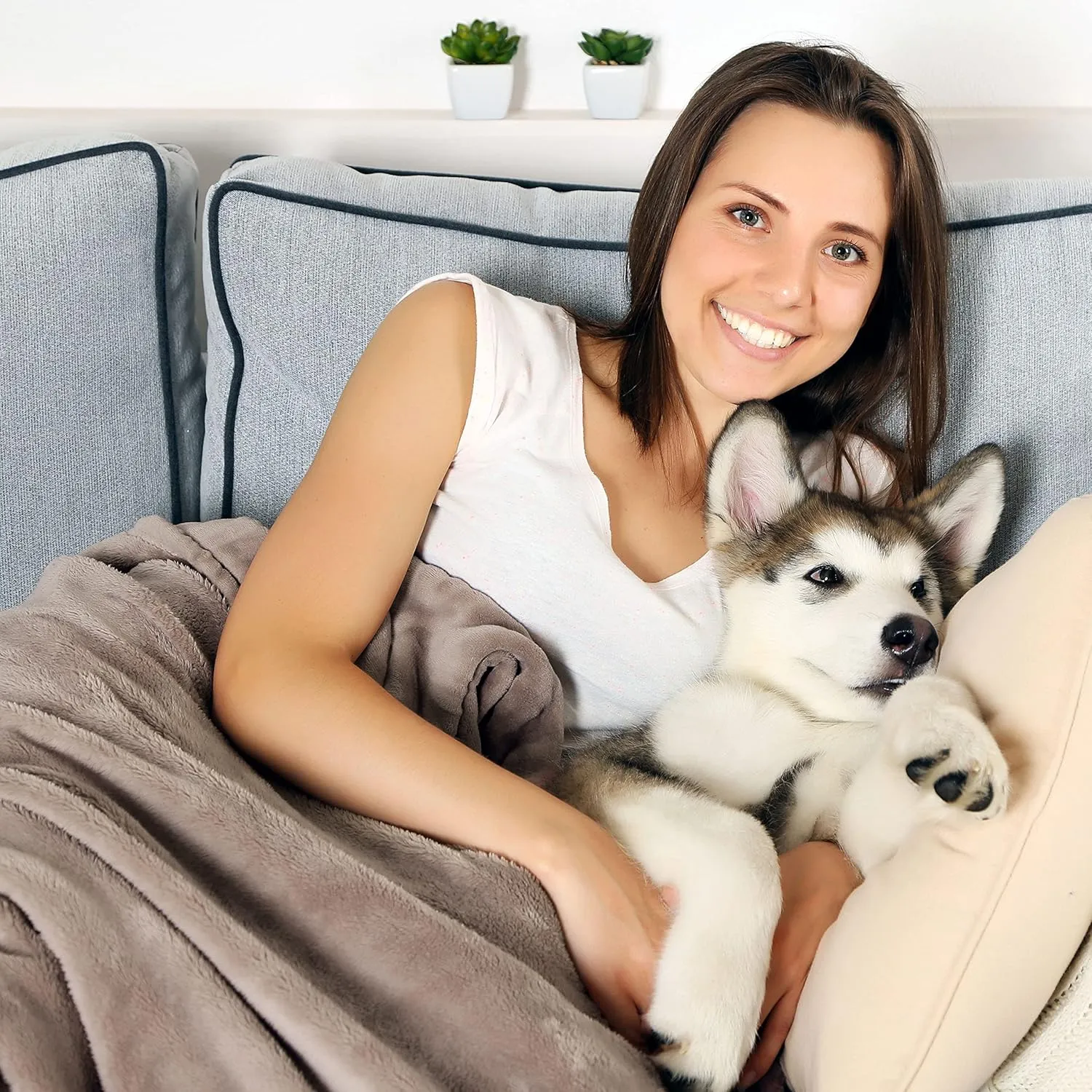 PETMAKER Pet Blanket - Reversible Waterproof Plaid Throw Protects Couch, Car, and Bed from Spills, Stains, or Fur - Dog and Cat Blankets (Gray), Large