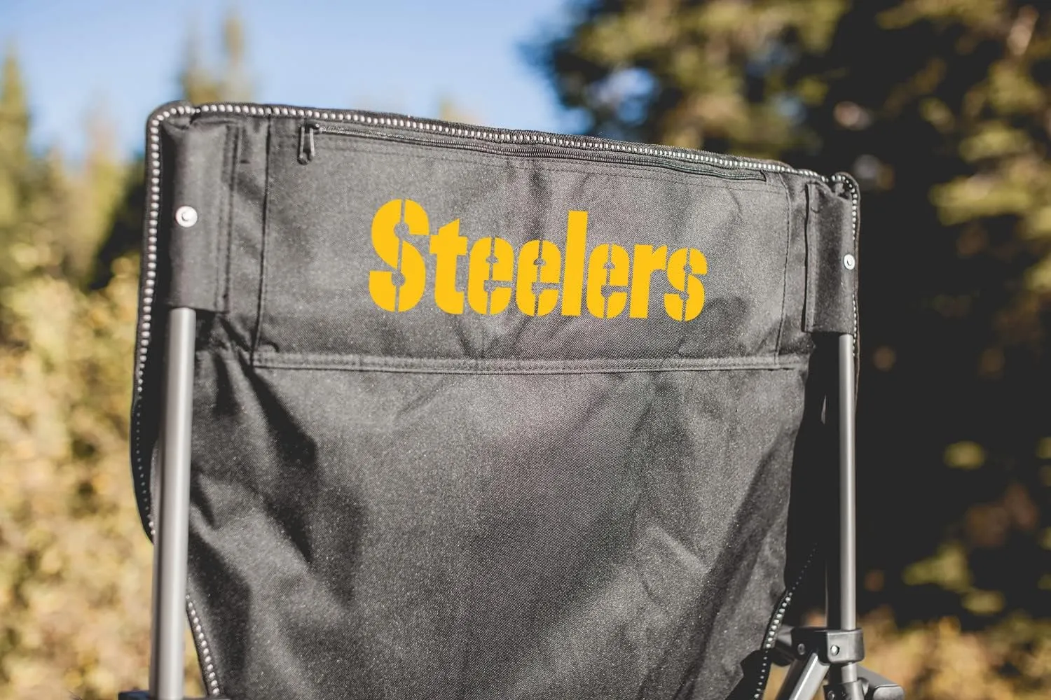PICNIC TIME NFL Unisex-Adult NFL Big Bear XXL Camp Chair with Cooler, Heavy Duty Beach Chair, 500 lb Capacity Camping Chair with Carry Bag