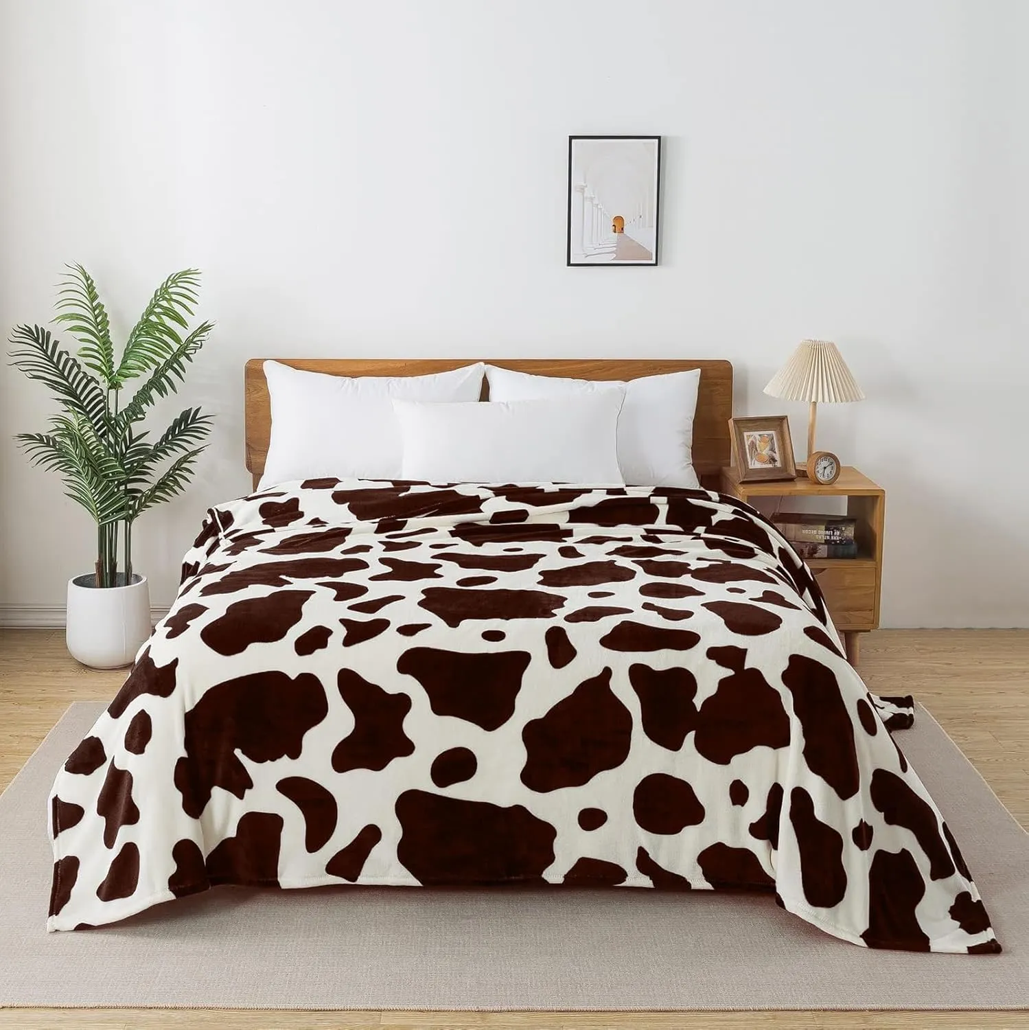 Richave Fleece Cow Print Blanket for All Season - Premium Lightweight Anti-Static Brown and Ivory Queen/Full Size Blankets, Bedroom Decor 90" x 90"(Brown Cow)