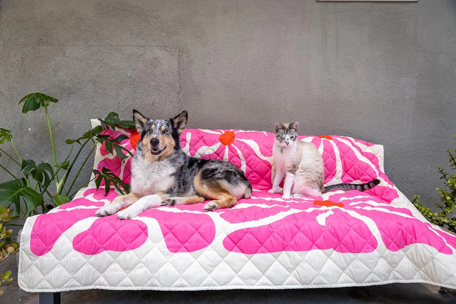 The Daisy Everywhere Blanket - Waterproof and Oeko TEX® Standard 100