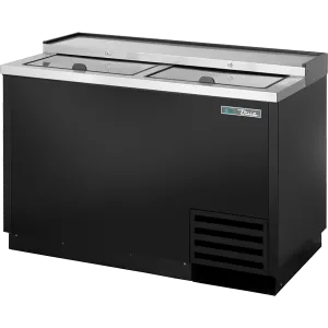 True TD-50-18-HC Solid Slide Lid Deep Well Horizontal Bottle Cooler with Hydrocarbon Refrigerant