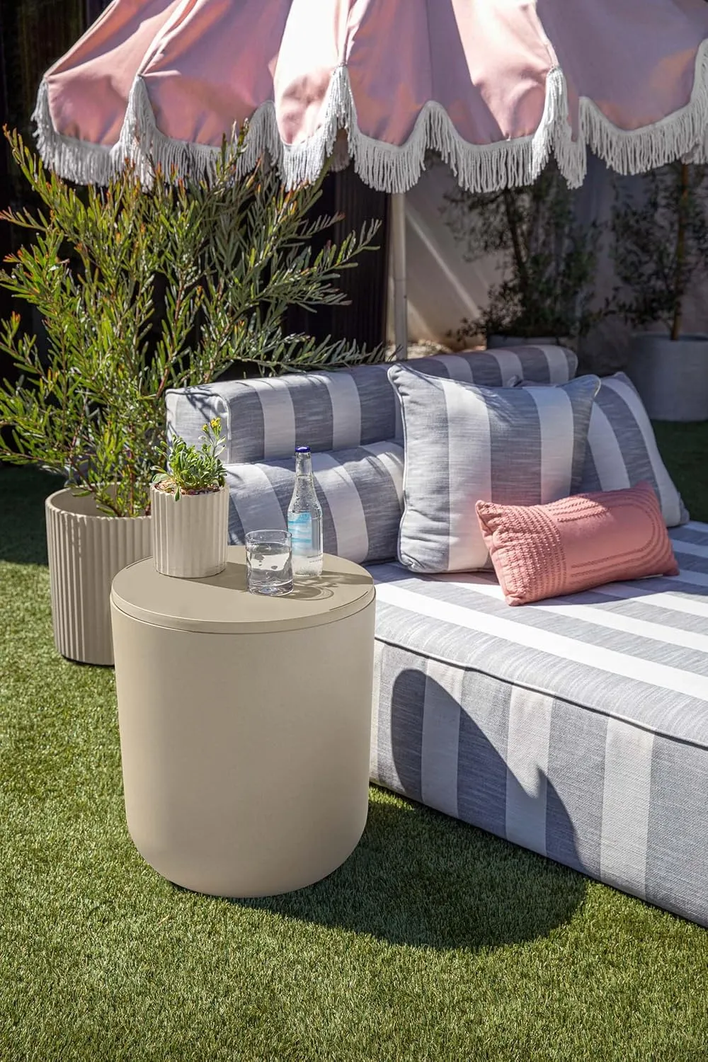 Veradek Outdoor Kona Chill Side Table - 2 in 1 - Designed for use as Outdoor Side Table, Patio Decor and Ice Chest
