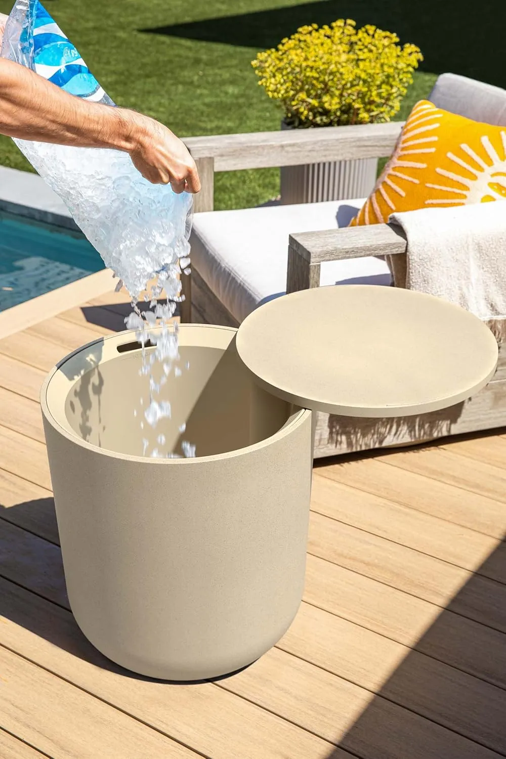 Veradek Outdoor Kona Chill Side Table - 2 in 1 - Designed for use as Outdoor Side Table, Patio Decor and Ice Chest